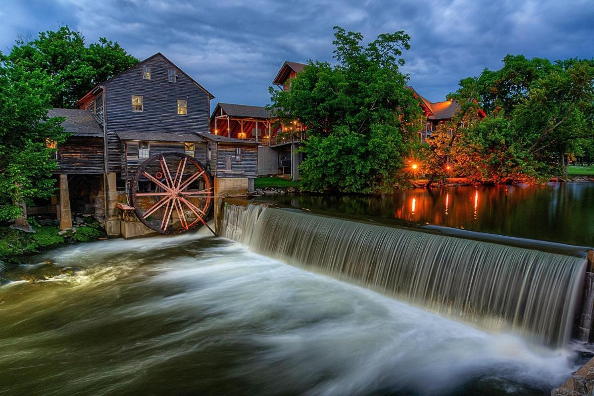 A Million Dollar View- Get 951 Worth Of Free Area Attraction Tickets For Each Paid Day! Villa Gatlinburg Room photo